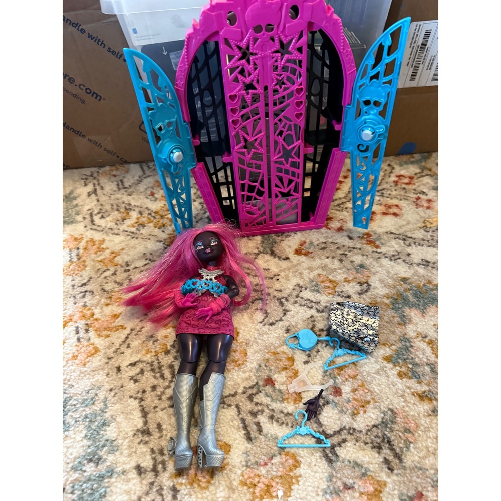Monster High Skulltimate Secrets Catty Noir G3 Doll with Coffin Locker & Extras